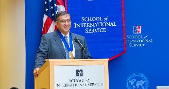 Professor Abu-Nimer delivering his lecture in the SIS atrium.