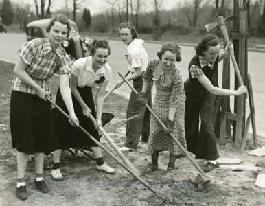 coeds in the 30s, working in the garden