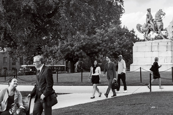 alumni conversing in Washington Circle Park