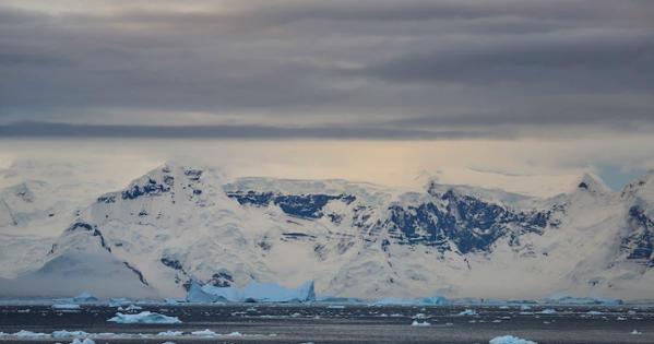 Mountainous landscape in Antarctica. Photo by Gabe Castro-Root.