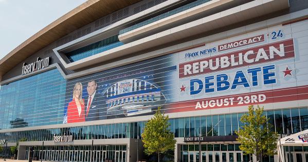 A banner advertises the GOP presidential debate on Fox News